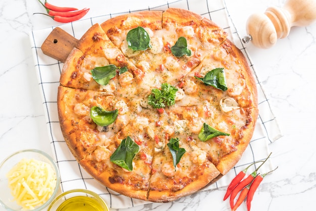 pizza con gamberi piccanti (Tom Yum)