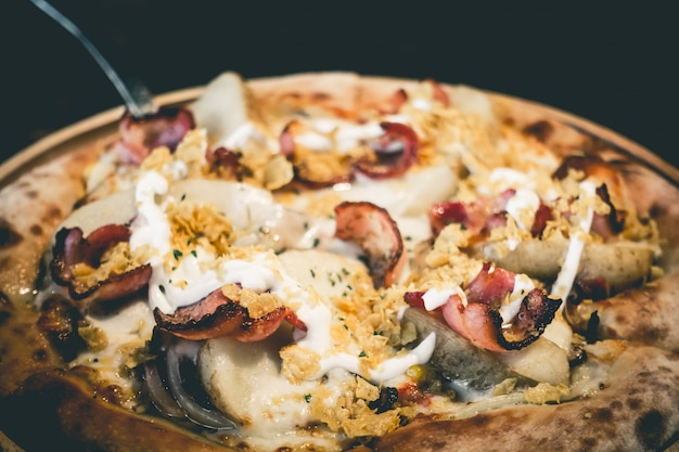 Pizza con patate e pancetta del campione di pizza coreana