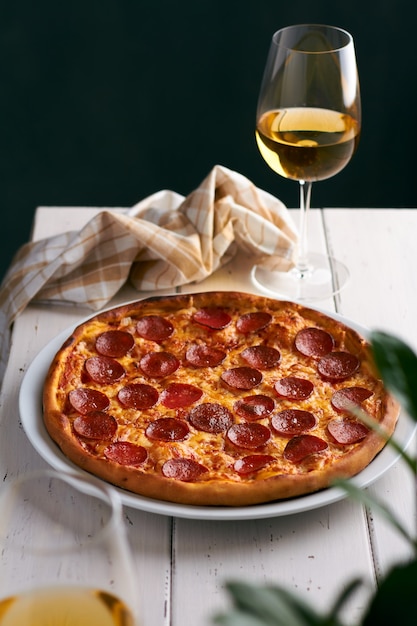 Pizza con peperoni pizza italiana all'americana