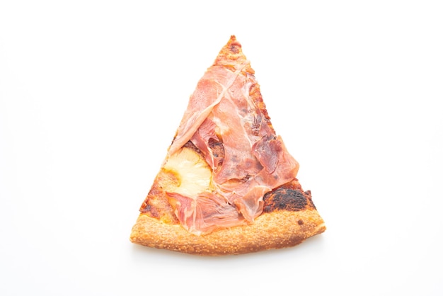 Pizza con prosciutto o prosciutto di parma pizza isolata su sfondo bianco