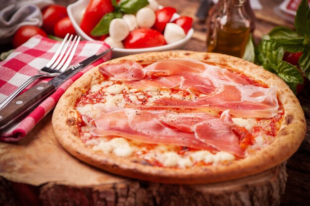 pizza con prosciutto