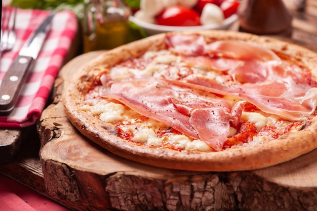 pizza con prosciutto