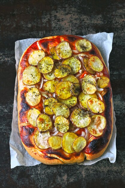 Pizza di patate fatta in casa.