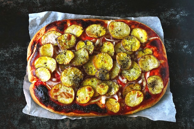 Pizza di patate fatta in casa.