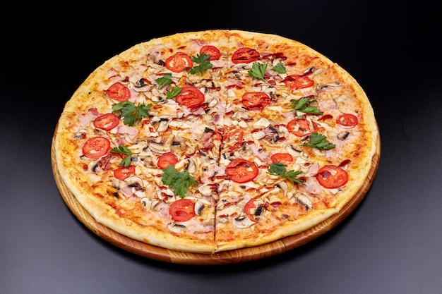 Pizza fresca con salsa barbecue