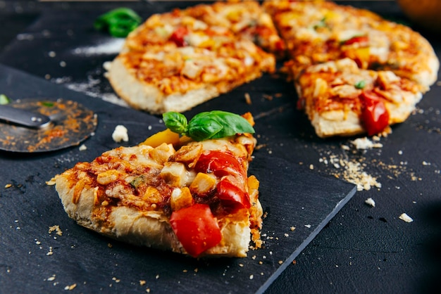 Pizza italiana con mozzarella