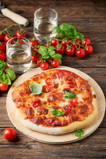 Pizza italiana fatta in casa Margherita
