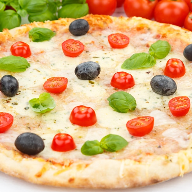 Pizza margarita margherita cottura ingredienti piazza primo piano su tavola di legno