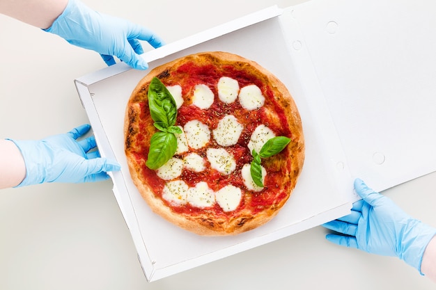 Pizza Margherita in scatola per consegna