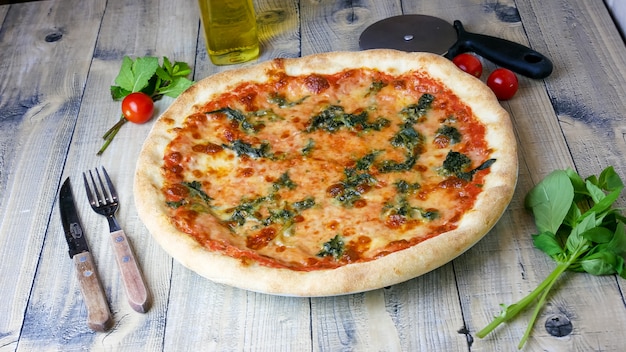 Pizza su un tavolo del ristorante