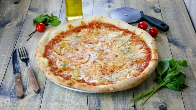 Pizza su un tavolo del ristorante