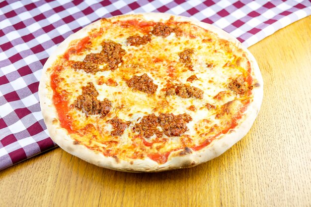 Pizza su un tavolo del ristorante