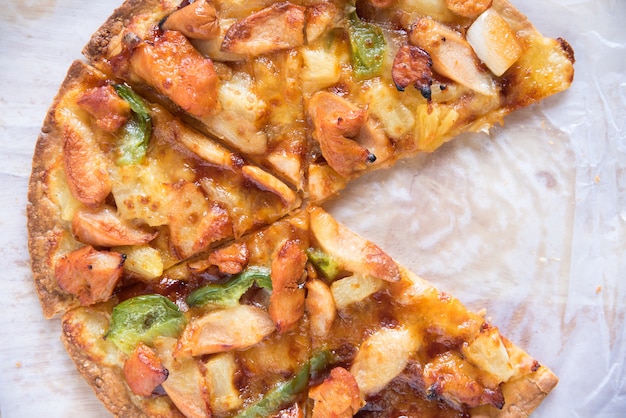 Pizza suprema di pollo BBQ