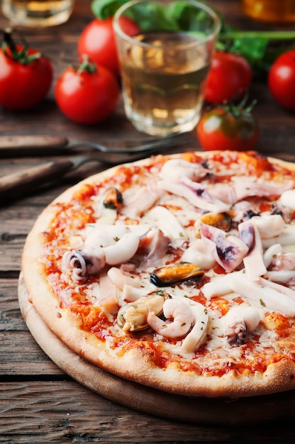 Pizza tradizionale italiana con frutti di mare