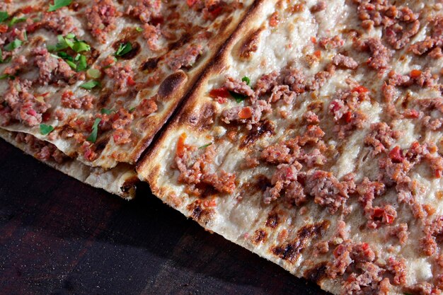 Pizza turca Cibo turco pide tritato Konya Etli Ekmek Kebab