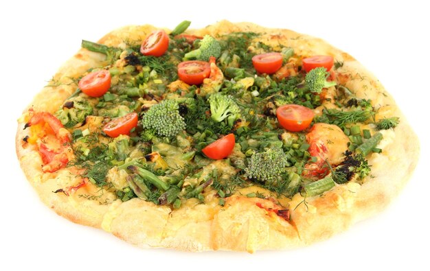 Pizza vegetariana saporita isolata su bianco