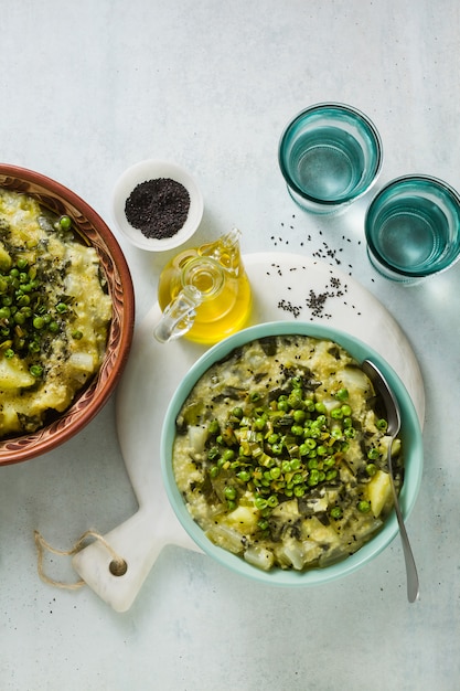 Pizzoccheri Vegani. una ricetta adattata della cucina italiana.