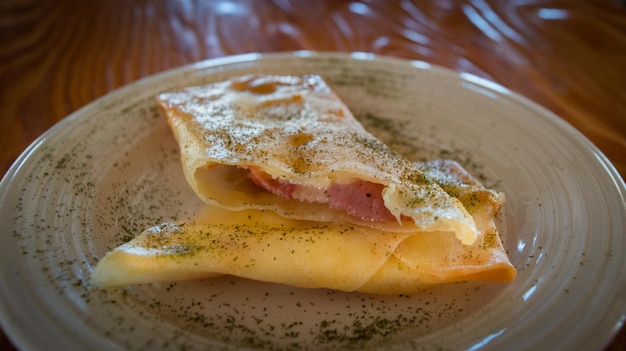 Platone con razza di comida