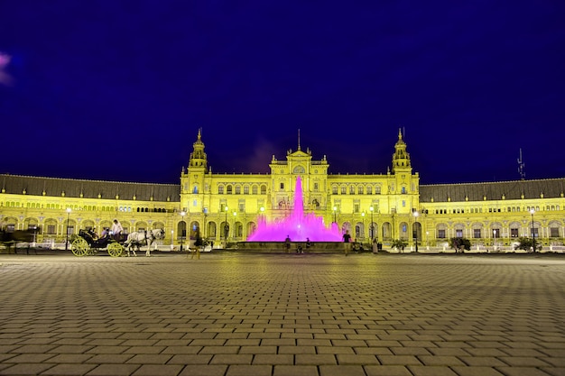 Plaza spagna di siviglia di notte.