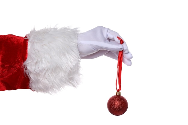 PNG Mano di Babbo Natale con decorazione dell'albero di Natale isolata su sfondo bianco