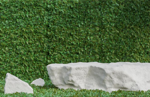 Podio in pietra bianca per la presentazione del prodotto sullo stile naturale del fondo della parete delle foglie verdi, modello 3d e illustrazione.