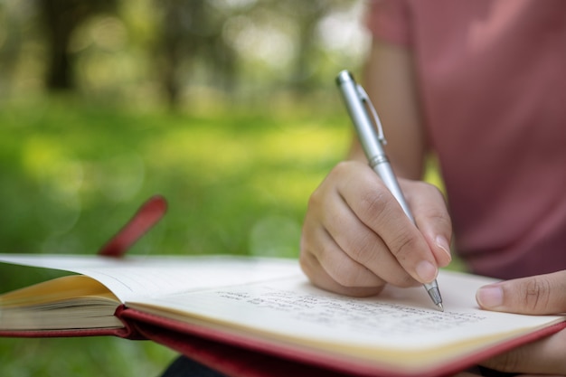 Poema, poesia e concetto di educazione alla conoscenza