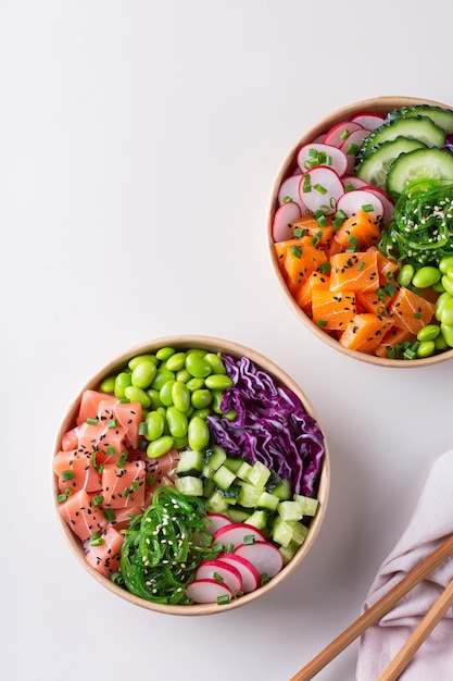 Poke bowl vegano con tonno salmone ai frutti di mare a base vegetale