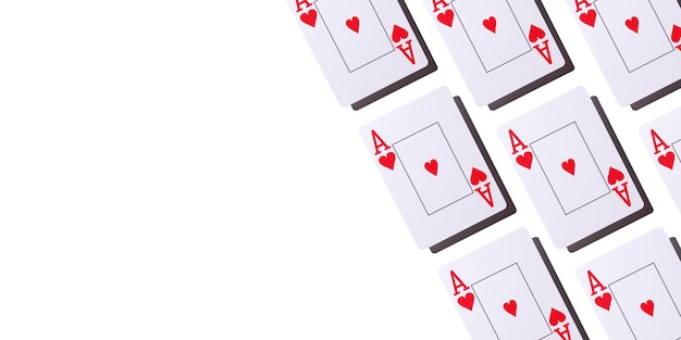 Poker card cuore asso isolato su uno sfondo bianco Modello senza cuciture