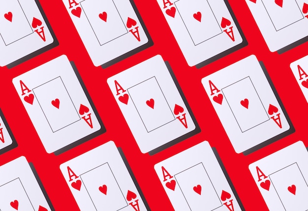 Poker card cuore asso isolato su uno sfondo rosso Modello senza cuciture