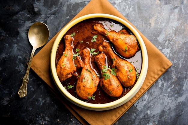 Pollo al curry con cosce o coscia o Murg Tangri o tangdi masala