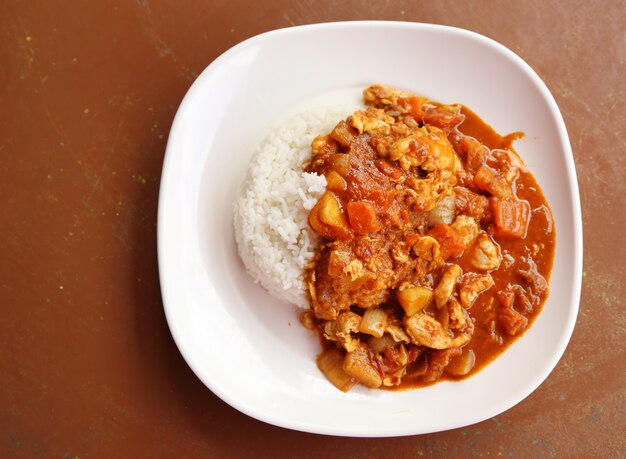 pollo al curry piccante e riso