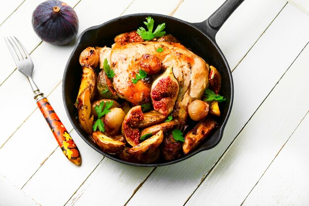 Pollo al forno con patate e fichi