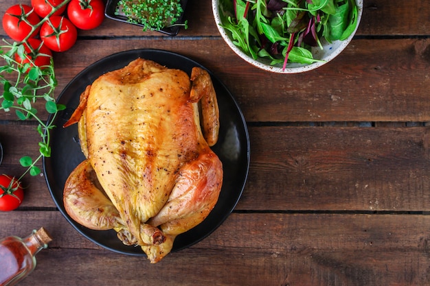 pollo al forno, gallina da tavola festiva o tacchino