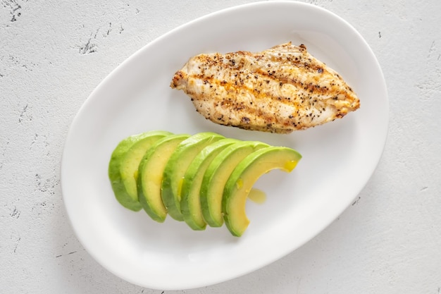 Pollo alla griglia con avocado