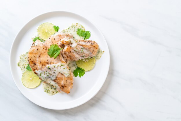 pollo alla griglia con salsa al limone e lime