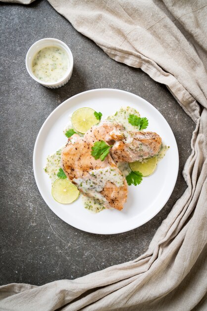 pollo alla griglia con salsa al limone e lime