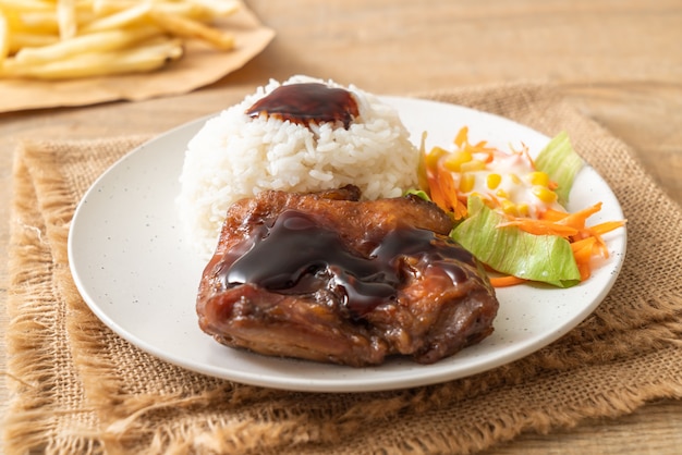 pollo alla griglia con salsa teriyaki e riso