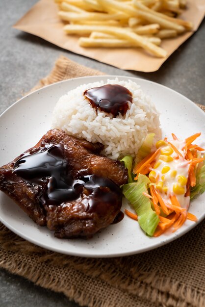 pollo alla griglia con salsa teriyaki e riso