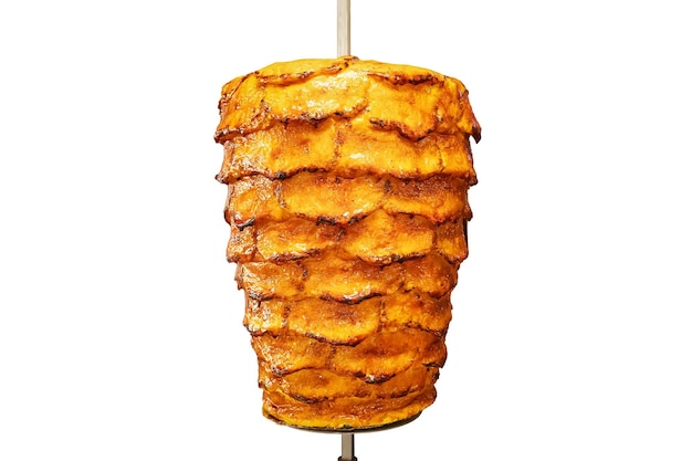 Pollo allo spiedo alla griglia allo spiedo una tradizionale carne rasata servita all'interno di un panino al kebab nei paesi mediterranei e arabi del Medio Oriente cucinato isolato su sfondo bianco puro