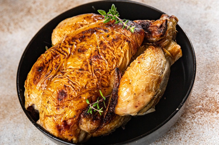 Foto pollo carne di pollame al forno fresca pronta da cucinare pasto sano spuntino sullo spazio della copia del tavolo