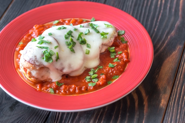 Pollo con peperoni e salsa di pomodoro