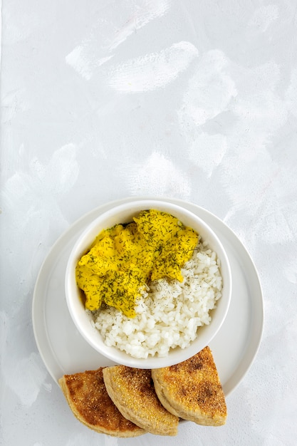 Pollo fatto in casa con curry e riso basmati