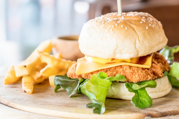 pollo fritto con hamburger al formaggio