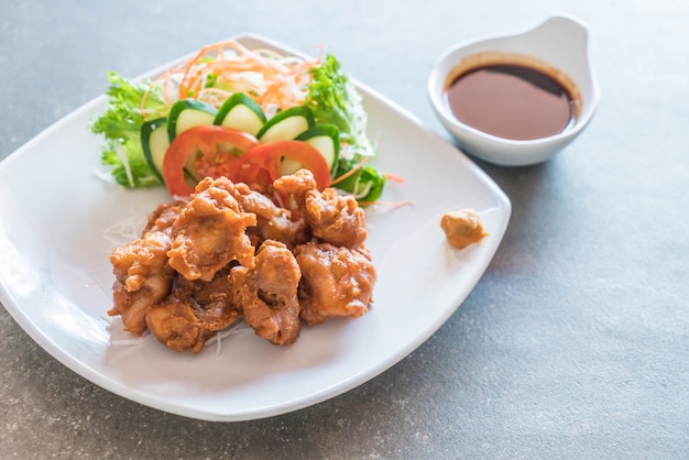 pollo fritto con salsa tonkatsu