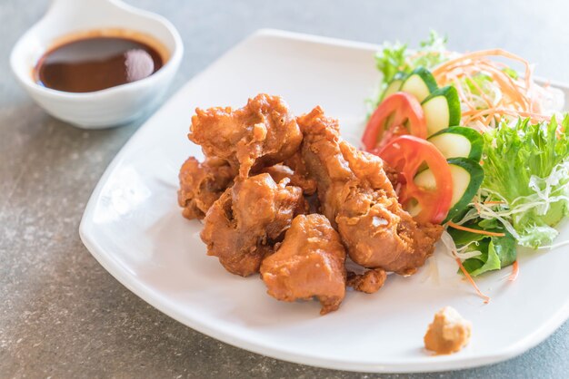 pollo fritto con salsa tonkatsu