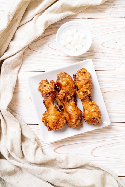 Pollo fritto con salsa