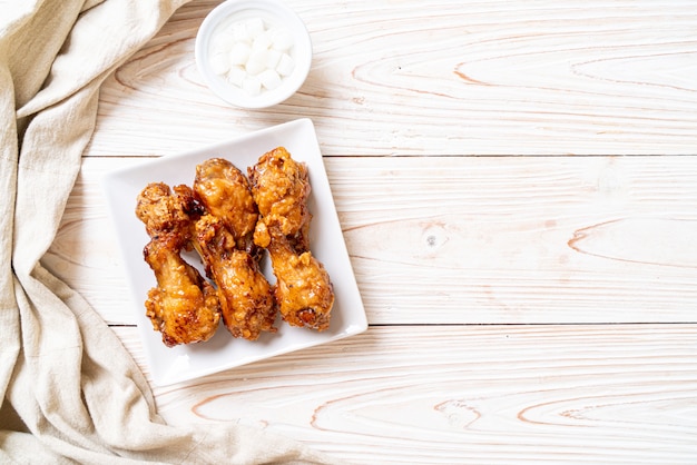 pollo fritto con salsa