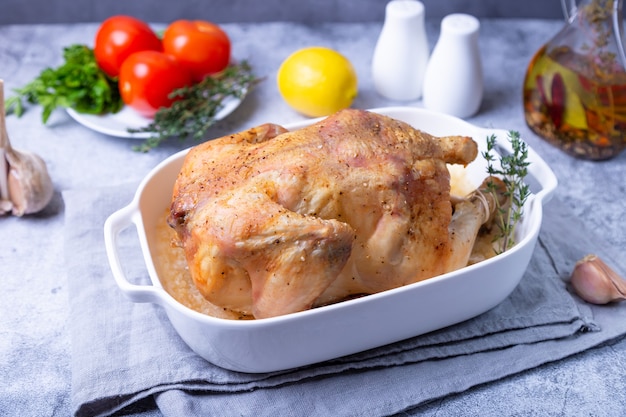 Pollo intero al forno con sale marino