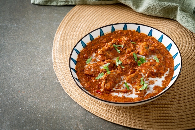 pollo tikka masala cibo piccante a base di carne al curry - stile alimentare indiano