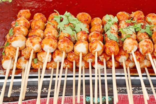 Polpette alla griglia al cibo di strada